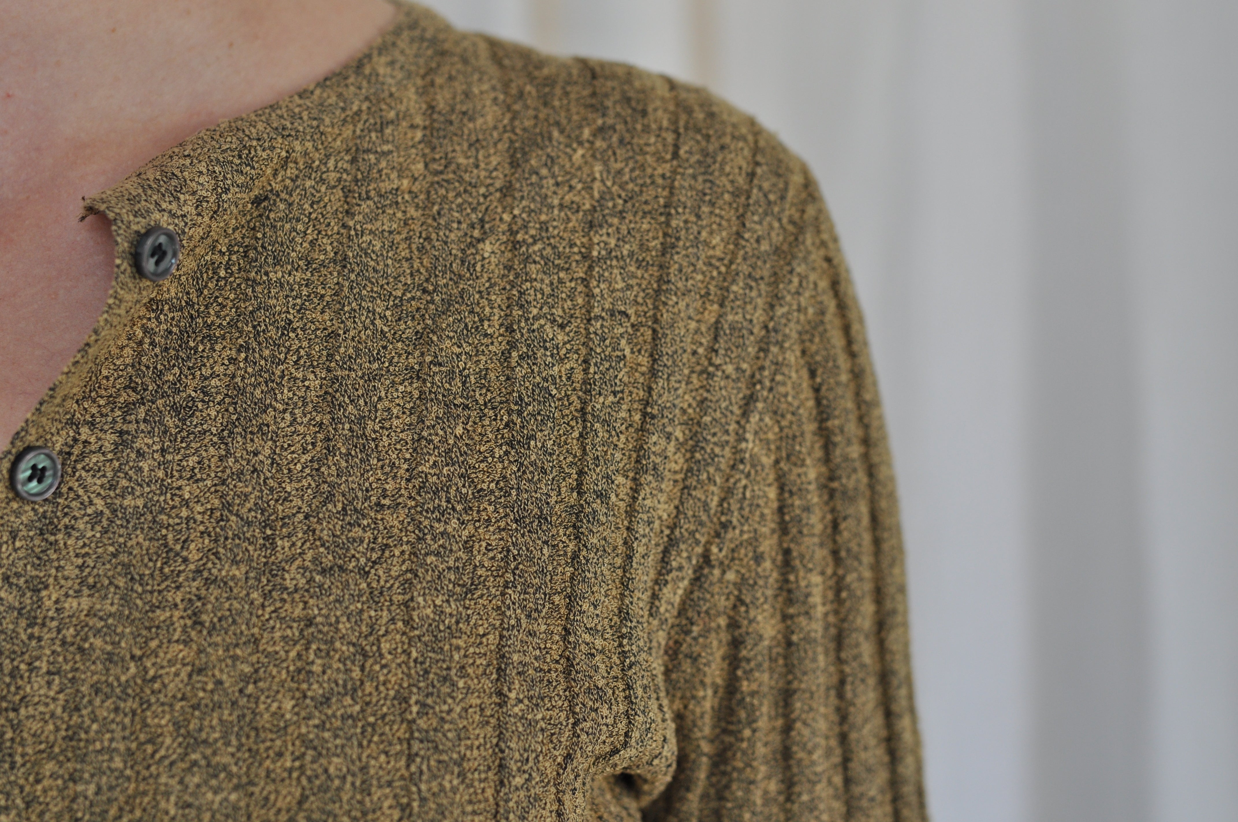 Ivy boucle Cardigan in gold