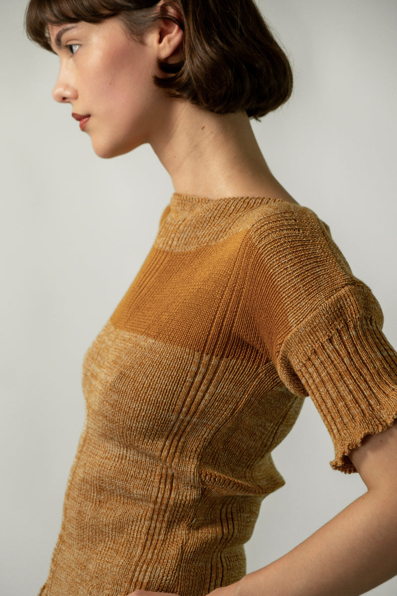 Clay knit top in gold